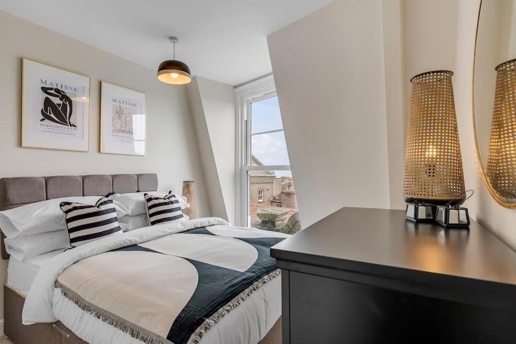 1-Bed Seaside Apartment With Parking 克罗默 外观 照片
