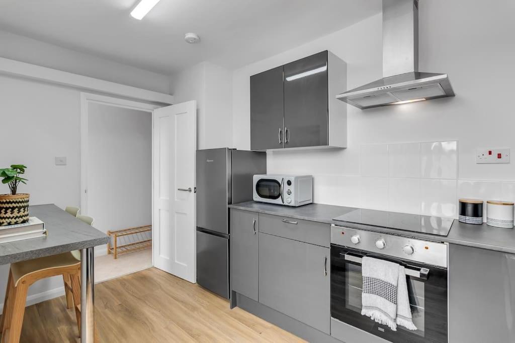 1-Bed Seaside Apartment With Parking 克罗默 外观 照片