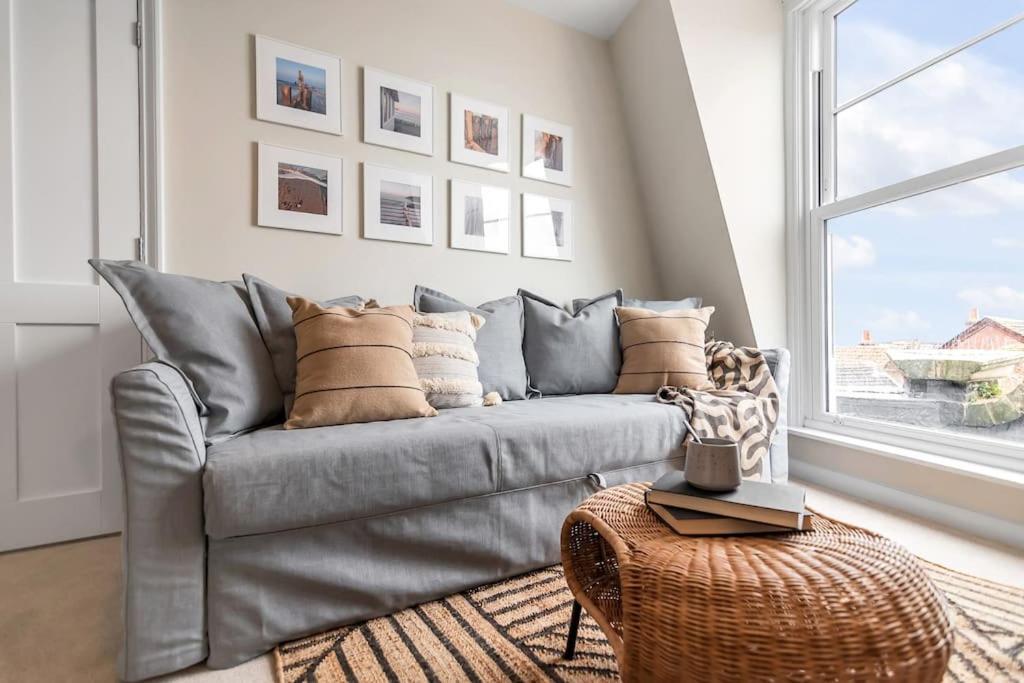 1-Bed Seaside Apartment With Parking 克罗默 外观 照片